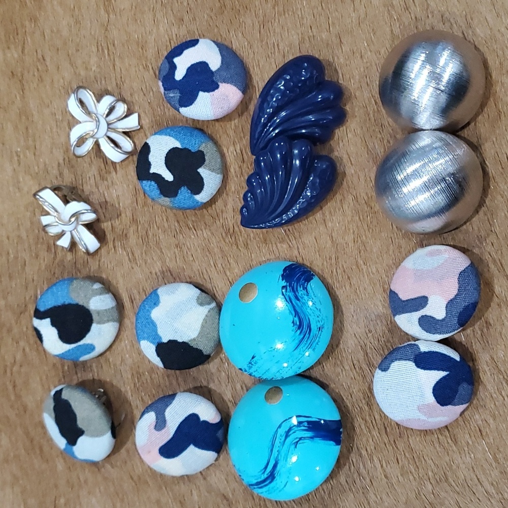 Bundle 9 pair if clip on earrings + free item
